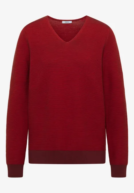 Roter V-Ausschnitt-Pullover aus weichem Stoff.