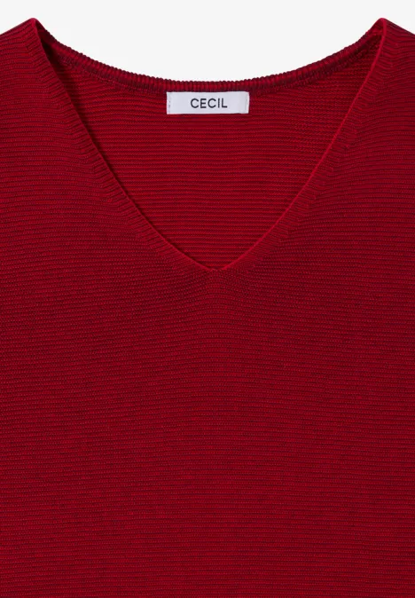 Ein rotes V-Ausschnitt-Shirt mit feinem Rippmuster und Label 'CECIL'.