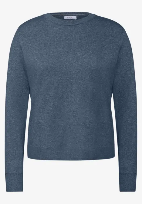 Un pull bleu chiné à col rond et manches longues, simple et élégant.