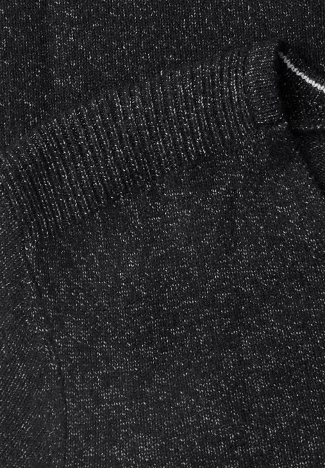 Pull col V à manches longues black melange Schwarzer, leicht glitzernder Strickstoff mit Rippenstruktur.