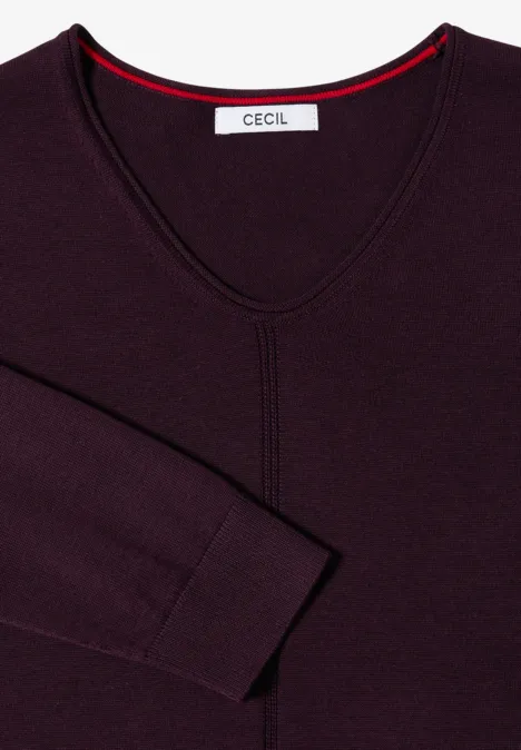 Dunkelrotes V-Neck-Shirt mit sichtbarem 'Cecil'-Etikett und umgeschlagener Ärmelsaum.