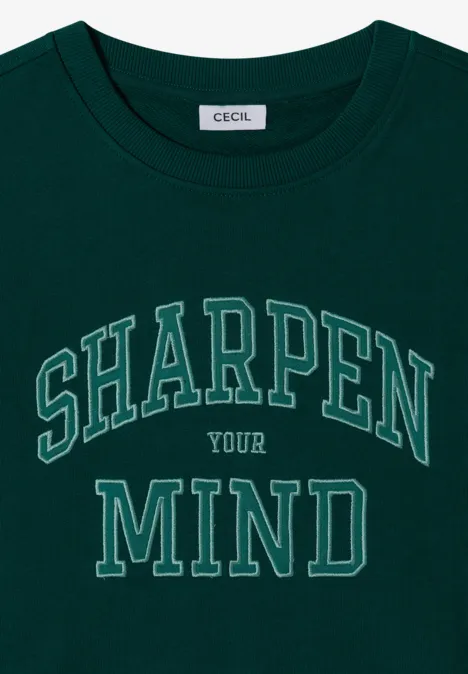 Dunkelgrünes T-Shirt mit weiß-grünem College-Print 'SHARPEN YOUR MIND' und 'CECIL'-Label.