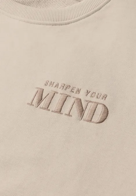 Sweatshirt mit Rundhals und Backprint pearl beige Beiger Pullover mit gesticktem Schriftzug "SHARPEN YOUR MIND".