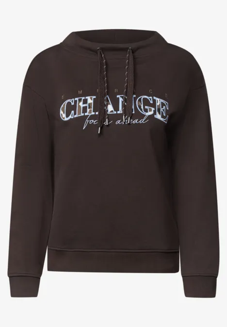 Sweat-shirt avec inscription et col cheminée truffle brown Schwarzer Kapuzenpullover mit Kordelzug und weiß-blauem Schriftzug 'CHANGE for the better'.