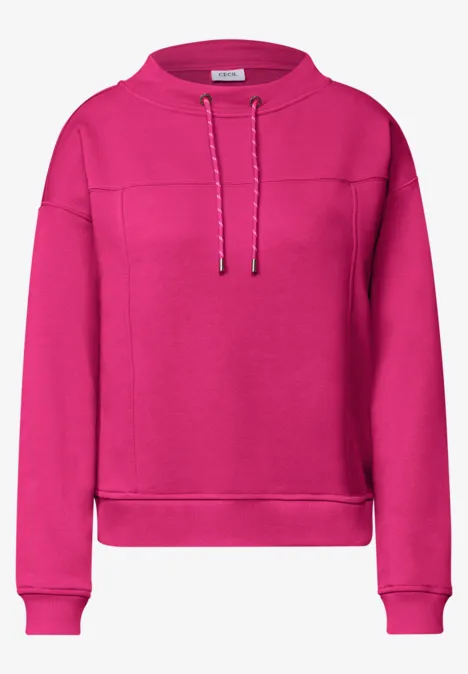 Een roze hoodie met capuchon en trekkoord.