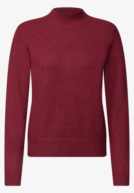 Pull femme rouge uni à col rond et finitions côtelées, style épuré.