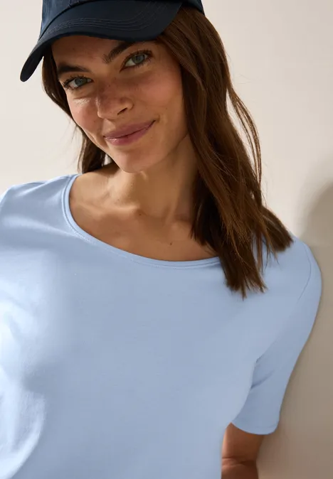 T-Shirt in Unifarbe pastel blue