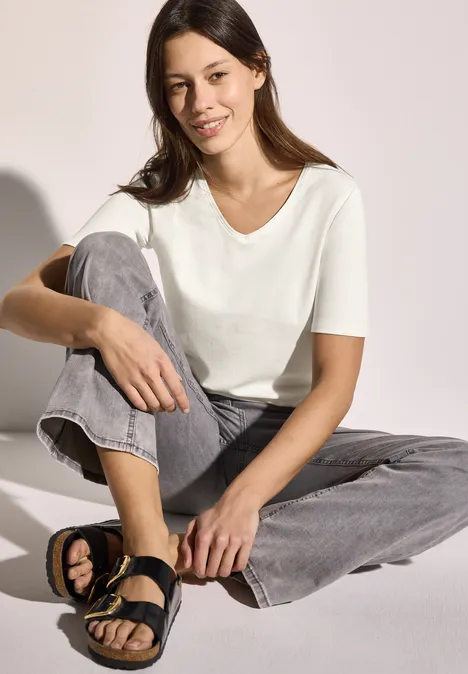 V-Neck T-Shirt vanilla white