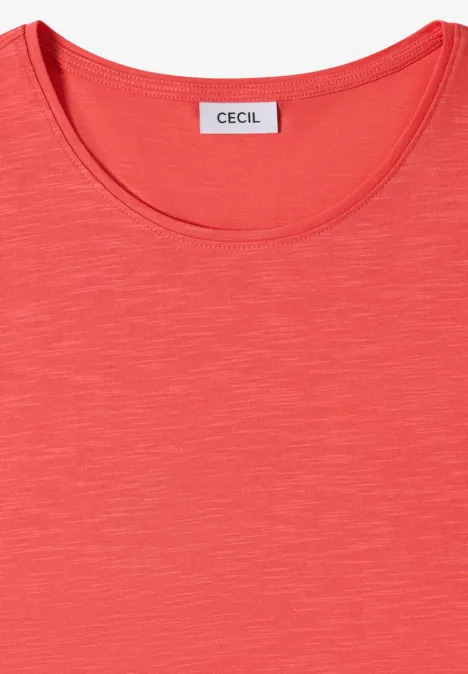 Rotes, schlichtes Damen-Shirt mit Rundhalsausschnitt und feiner Melierung.