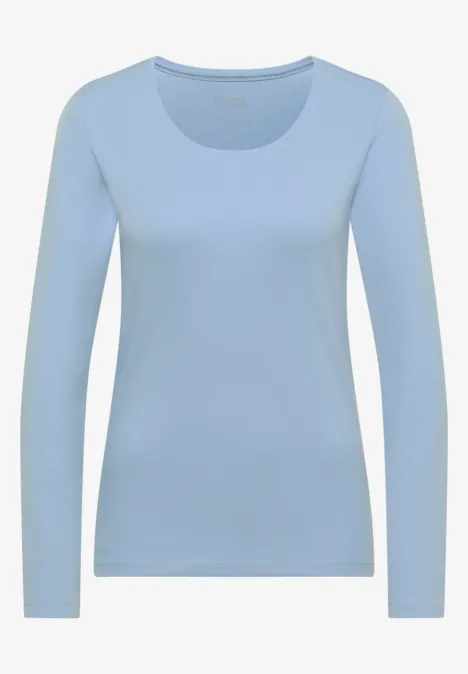 Hellblaues, langärmeliges Damen-Shirt mit Rundhalsausschnitt.