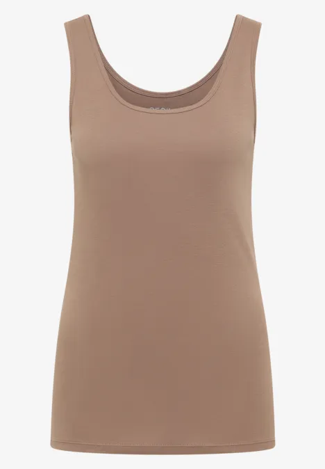 Ein schlichtes ärmelloses Damenoberteil in Beige.