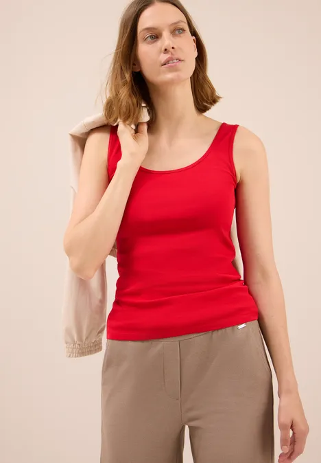 Basic Top in Unifarbe fiery red