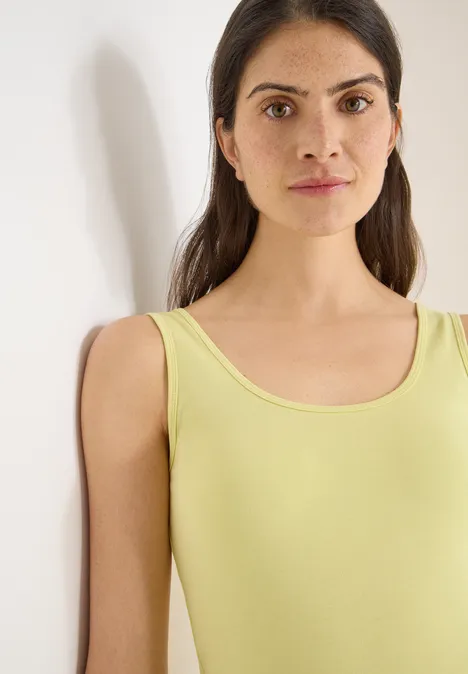 Basic top in effen kleur iced yellow