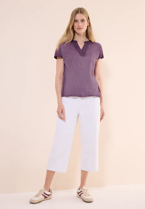 T-Shirt in Washed-Optik deep berry