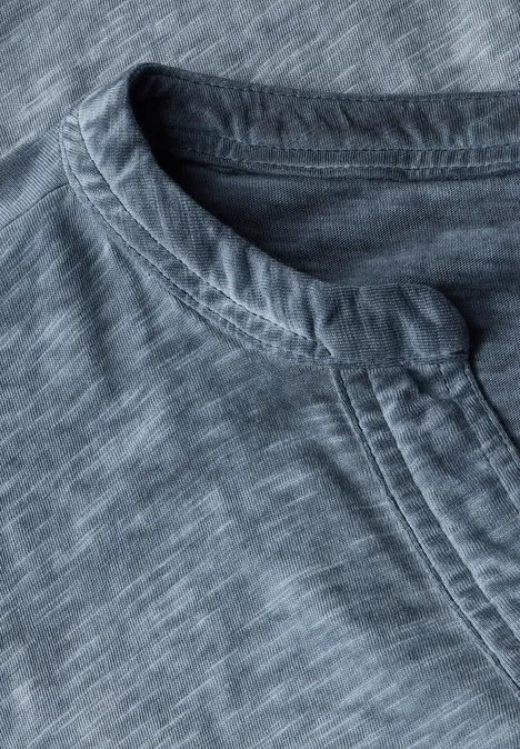 T-Shirt in Washed-Optik universal blue