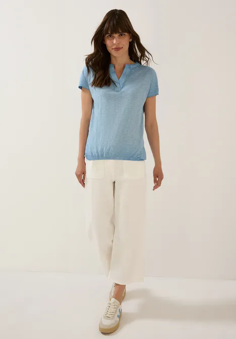 T-Shirt in Washed-Optik aster blue