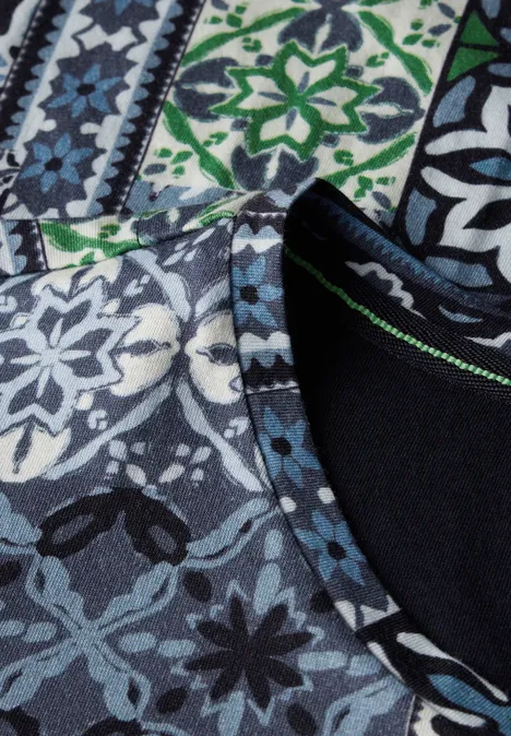 T-Shirt mit Muster universal blue