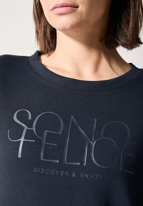 T-Shirt mit Wording universal blue