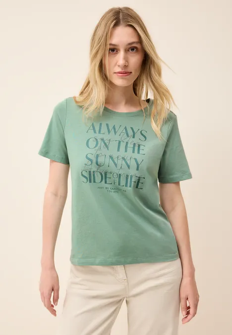 Shirt mit Wording Artwork matcha green