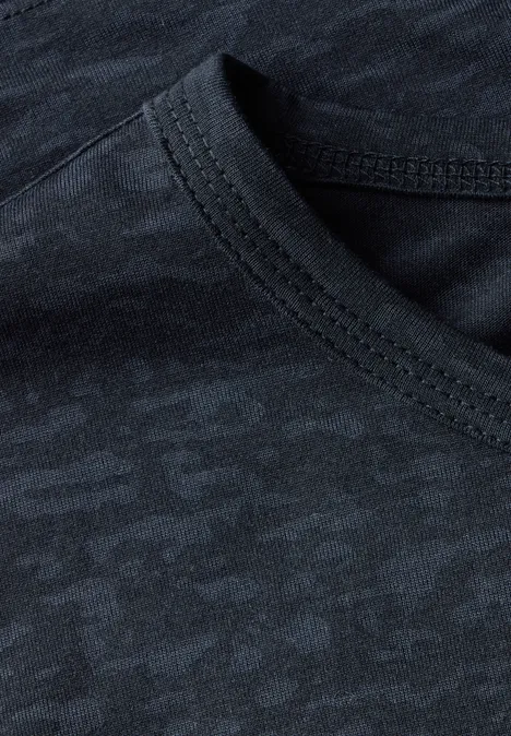 Ausbrenner-Shirt mit Wording universal blue