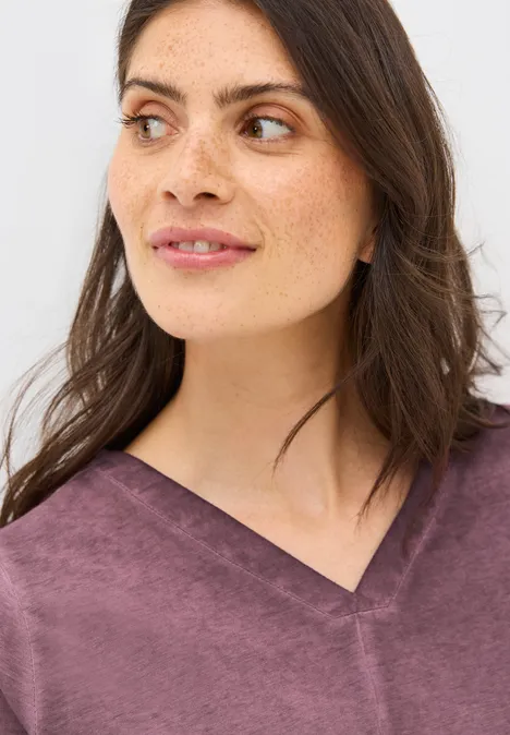 V-Neck Shirt im Washed-Look mulberry red