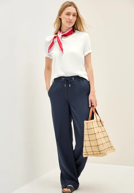 Basic V-Neck Shirt vanilla white