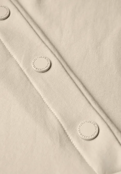 T-Shirt mit Knopfdetail light beige