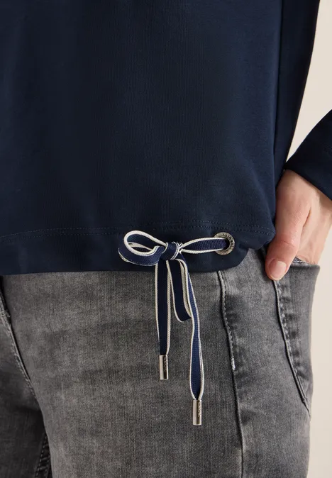 Shirt met borduursel universal blue Shirt met borduursel universal blue