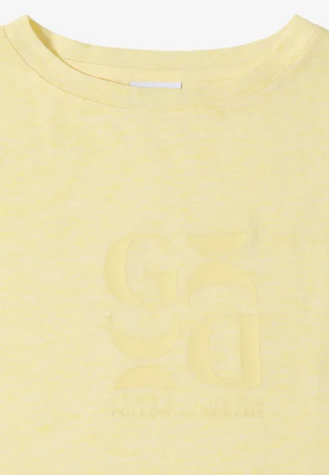 Hellgelbes T-Shirt mit Rundhalsausschnitt und dezentem Markenprint auf der Brust.