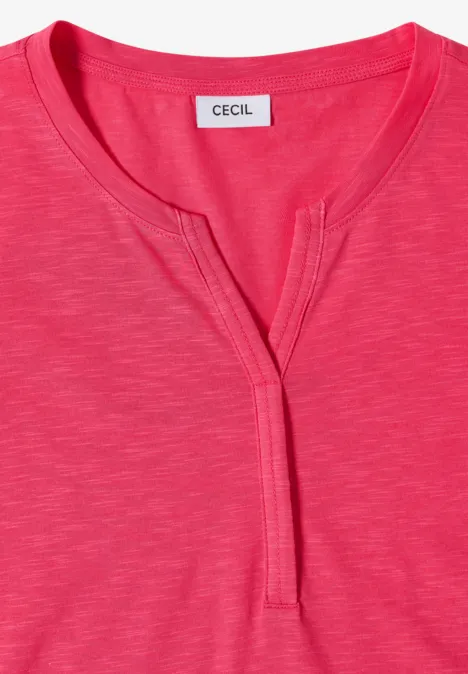 Helles pinkfarbenes Shirt mit kurzem Kragenschnitt und kurzen Ärmeln