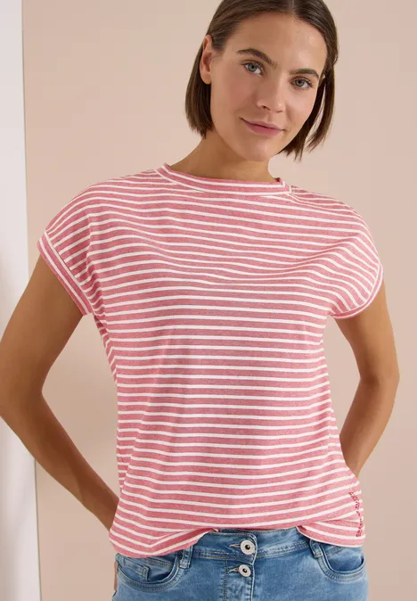 Kurzarm T-Shirt mit elastischem Saum tamarillo red Person steht vor beiger Wand und trägt ein rot-weiß gestreiftes T-Shirt mit kurzen Ärmeln.
