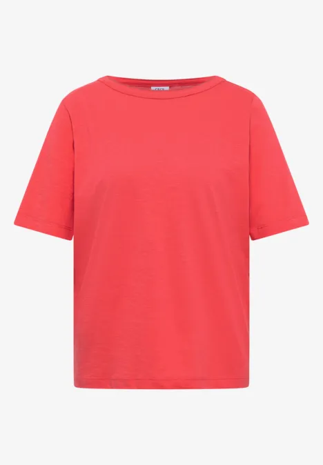 Rotes, schlichtes T-Shirt mit kurzem Arm und Rundhalsausschnitt.