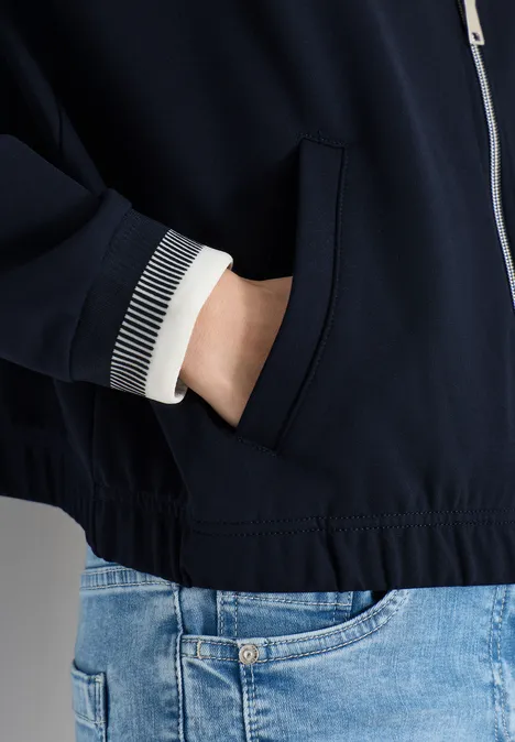 Blouson aus Jersey mit Knontrastdetails universal blue Blouson aus Jersey mit Knontrastdetails universal blue