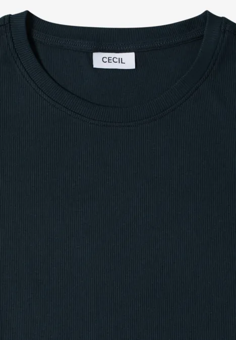 Basic T-Shirt in Rippstruktur deep petrol blue Ein dunkelblaues T-Shirt der Marke Cecil mit Rundhalsausschnitt, sauber gefaltet.