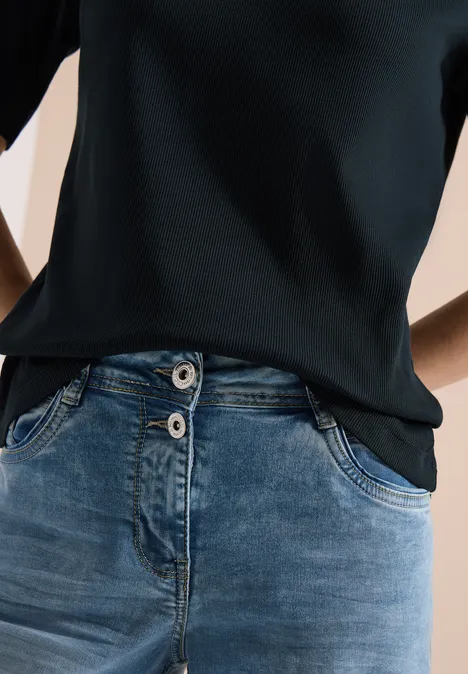 Basic T-Shirt in Rippstruktur palm breeze green