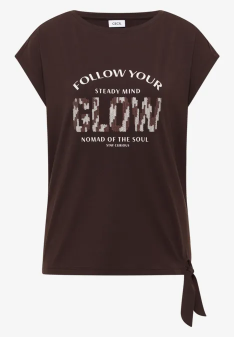Braunes Damenshirt mit weißem Text 'Follow your steady mind' und seitlichem Knotendetail