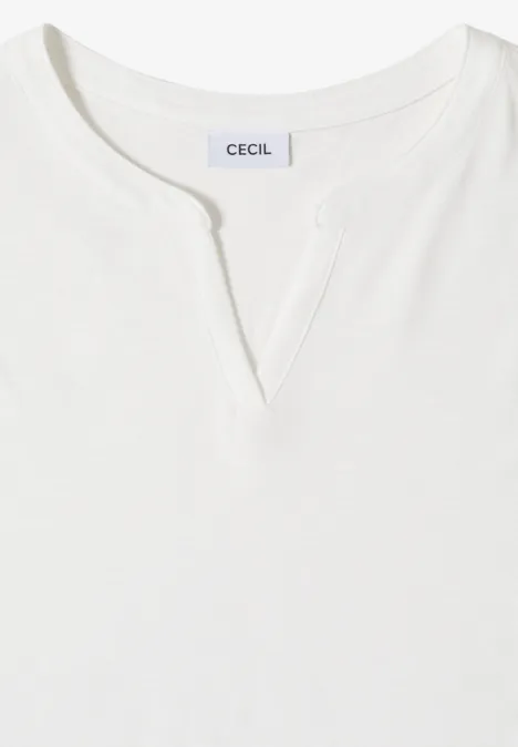 Schlichtes weißes Langarmshirt mit kleinem V-förmigen Ausschnitt