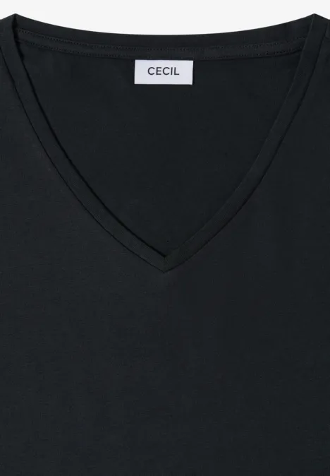 Schwarzes V-Ausschnitt-T-Shirt mit CECIL-Label am Kragen.