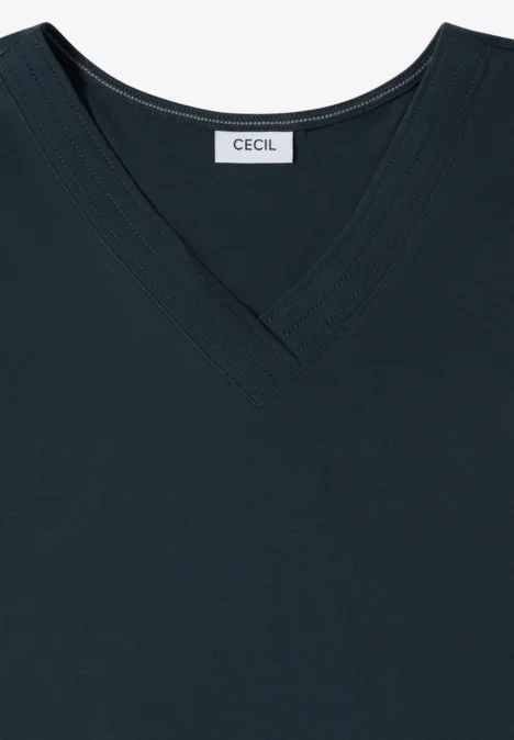 Schlichtes, dunkles V-Neck-Shirt mit CECIL-Label am Kragen.