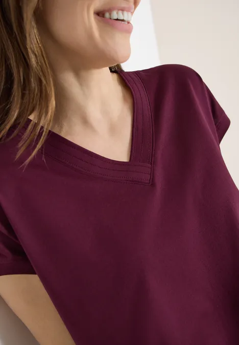 T-shirt à manches courtes et col en V en couleur unie sweet grape red T-shirt à manches courtes et col en V en couleur unie sweet grape red