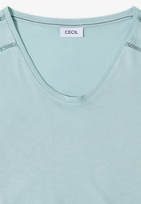 T-Shirt mit V-Neck und Spitzendetail crystal mint Leichtes mintgrünes T-Shirt mit V-Ausschnitt und zarter Spitzenverzierung an den Schultern, Marke CECIL.