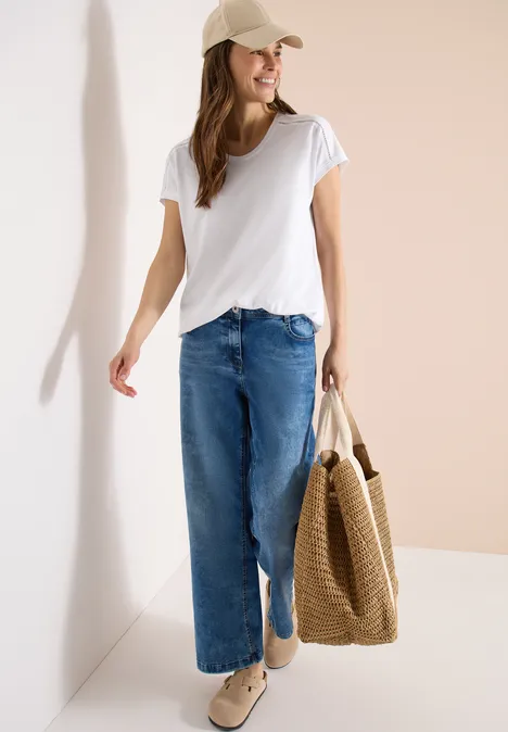 T-Shirt mit V-Neck und Spitzendetail White