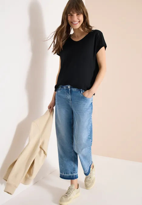 T-shirt avec col en V et détail en dentelle Black