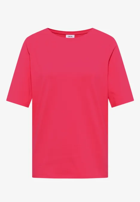 Basic Shirt met boothals geranium red Een effen felroze T-shirt met halflange mouwen en ronde hals op witte achtergrond.