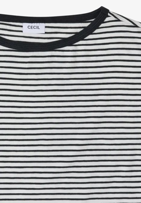 Weißes T-Shirt mit schwarzen, feinen, horizontalen Streifen und Rundhalsausschnitt.