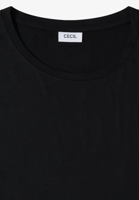 Ein schlichtes schwarzes T-Shirt mit rundem Ausschnitt und CECIL-Label am Kragen