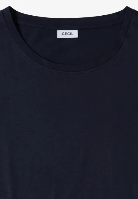 Ein schlichtes marineblaues T-Shirt mit Rundhalsausschnitt und CECIL-Label.