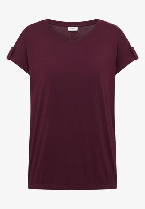 Un t-shirt basique à manches courtes couleur prune foncée avec revers aux manches.