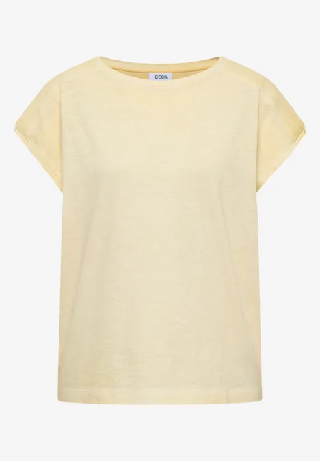 Ein hellgelbes, schlichtes T-Shirt mit überschnittenen Ärmeln und Rundhalsausschnitt.