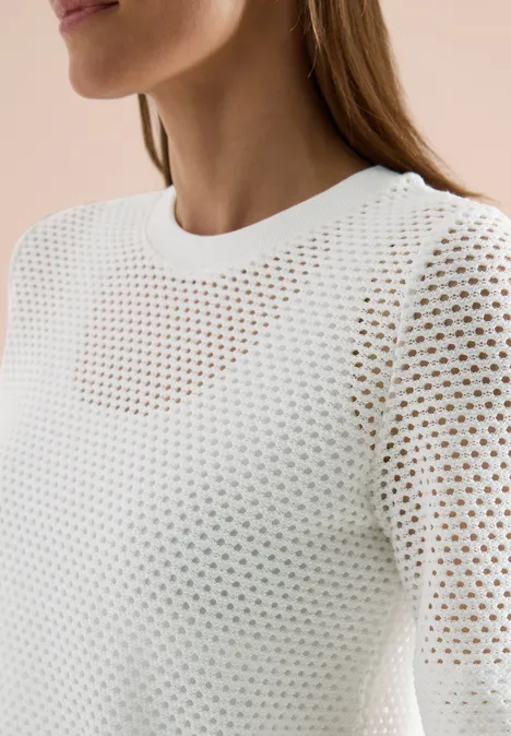 Shirt met ronde hals in ajour look vanilla white Wit, luchtig gebreid topje met rond halsgat en subtiel ajourpatroon.